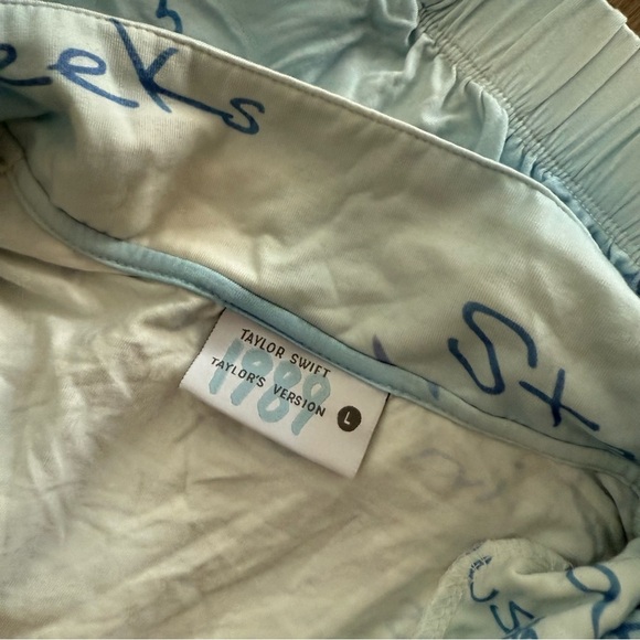 Taylor Swift 1989 Taylor's Version Wildest Dreams Blue Cloud PJ Set - Picture 8 of 8